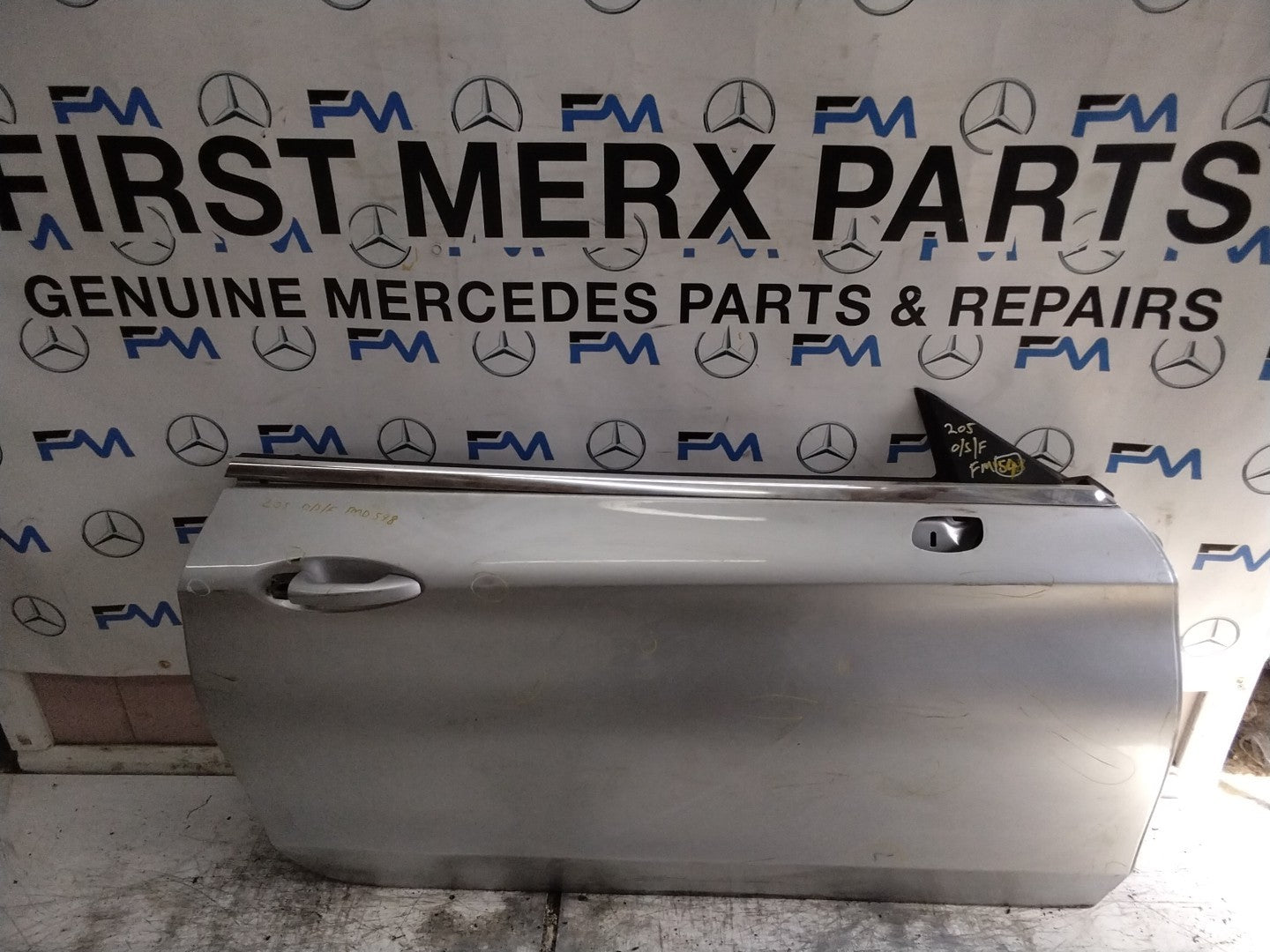 MERCEDES BENZ  C-CLS W205 DRIVER FRONT DOOR OSF SILVER 2014-21  FMD598