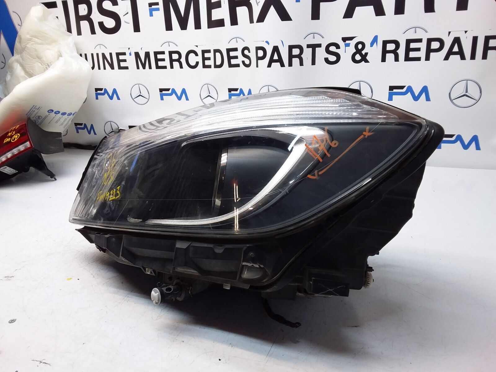 2015 MERCEDES A-CLASS W176 HEADLIGHT PASSENGER NS A1768204461 FMH113 (Damaged)