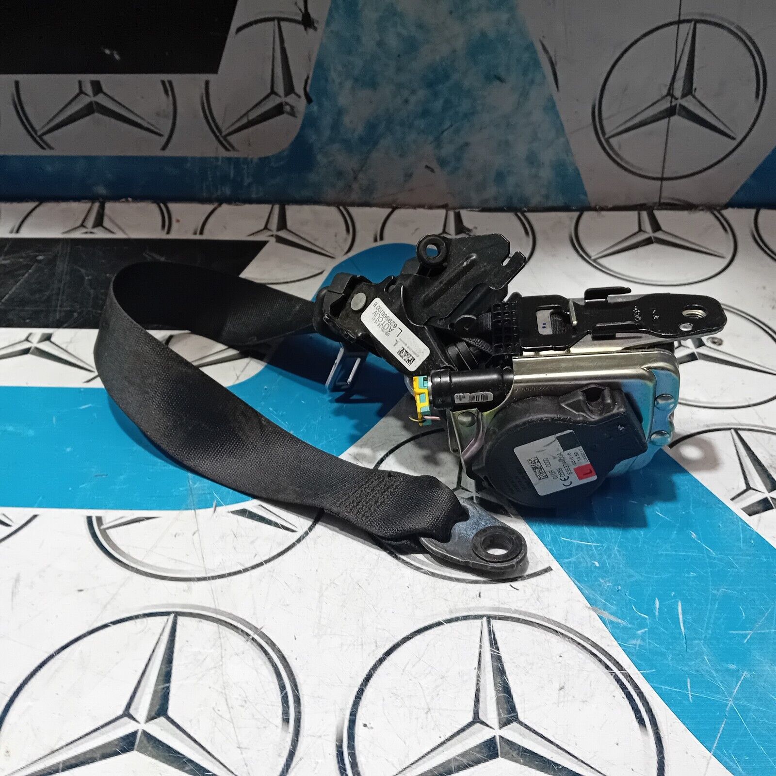 MERCEDES BENZ C-CLASS W205 COUPE PASSENGER SIDE FRONT SEAT BELT A2058605185