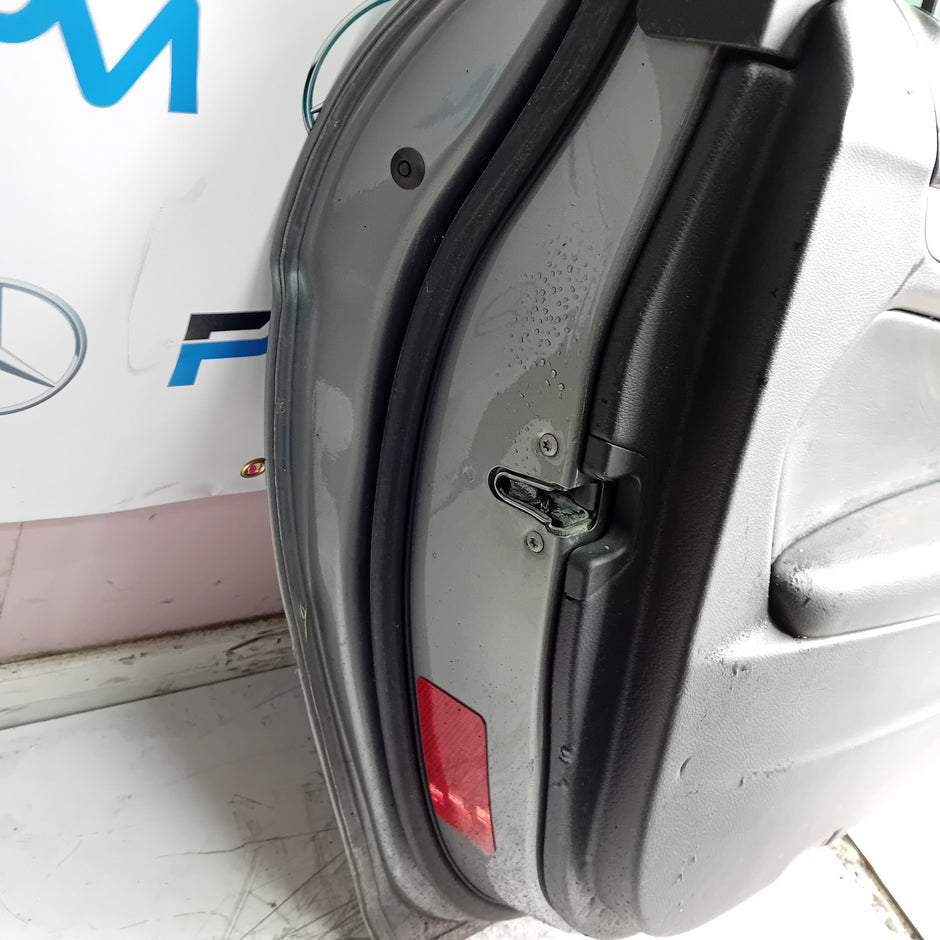 MERCEDES C-CLASS W204 PASSENGER FRONT DOOR NSF 2009-2014 GREY COMPLETE FMD406