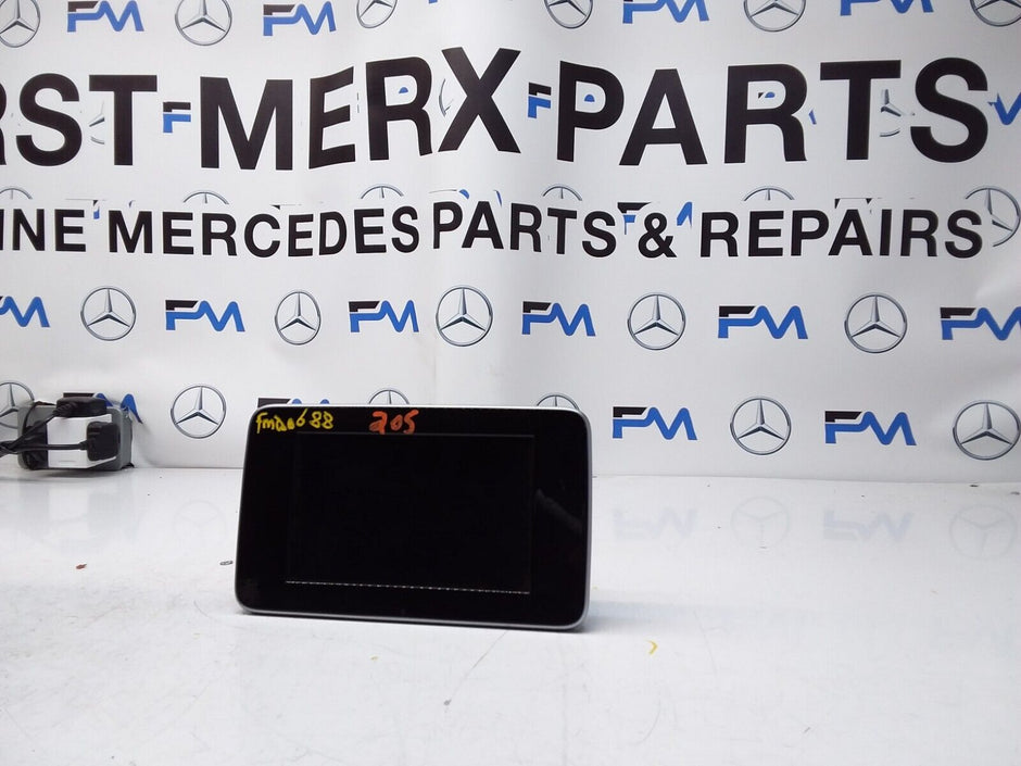 MERCEDES C-CLASS W205 2016 SAT NAV MULTIMEDIA SCREEN A2059009517 FM00688