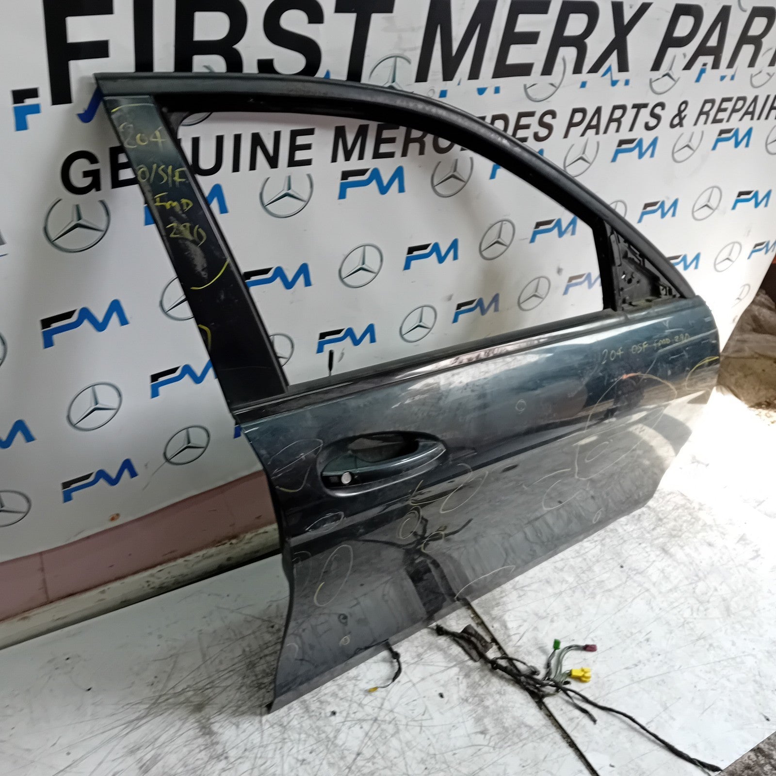 MERCEDES BEBZ C-CLASS W204 DRIVER SIDE FRONT DOOR OSF FMD290