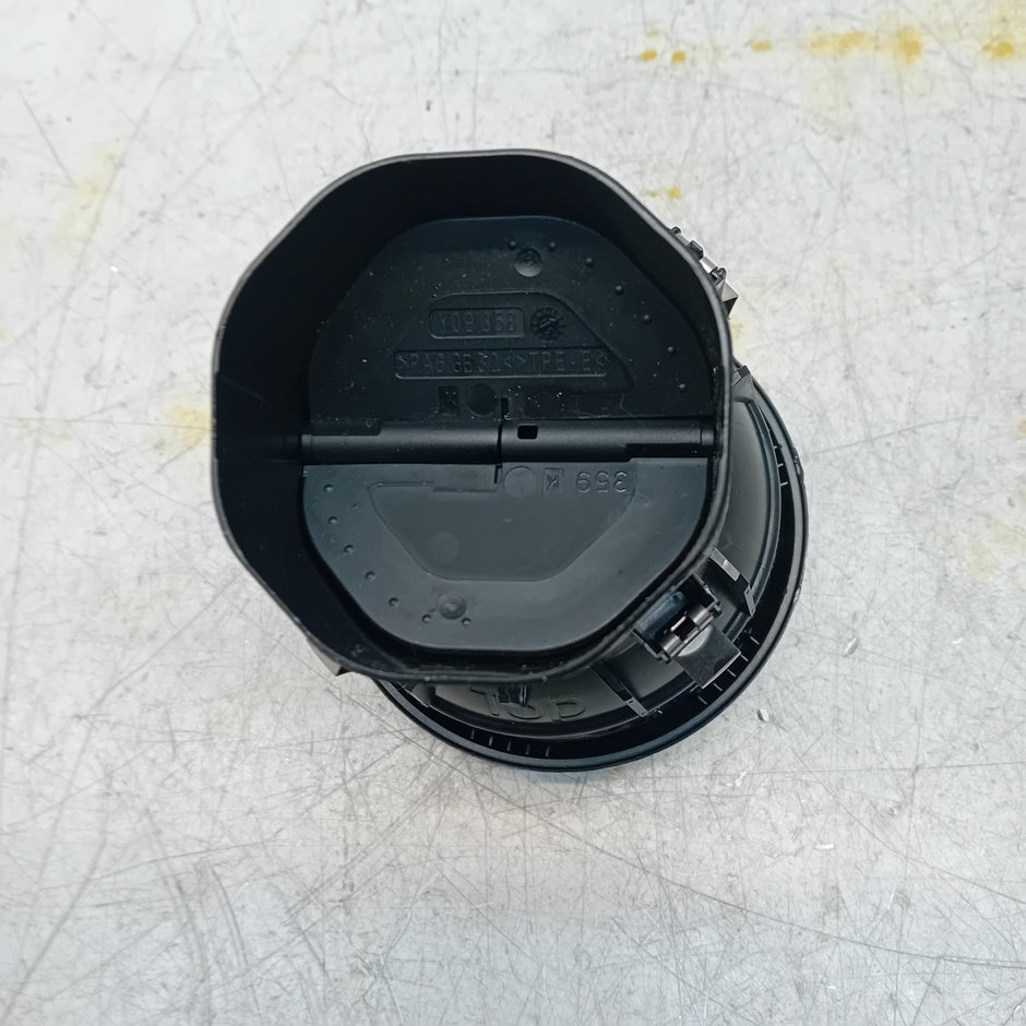 MERCEDES BENZ A-CLASS W176 DASHBOARD AIR VENT 2015 A1768300354 FM001510