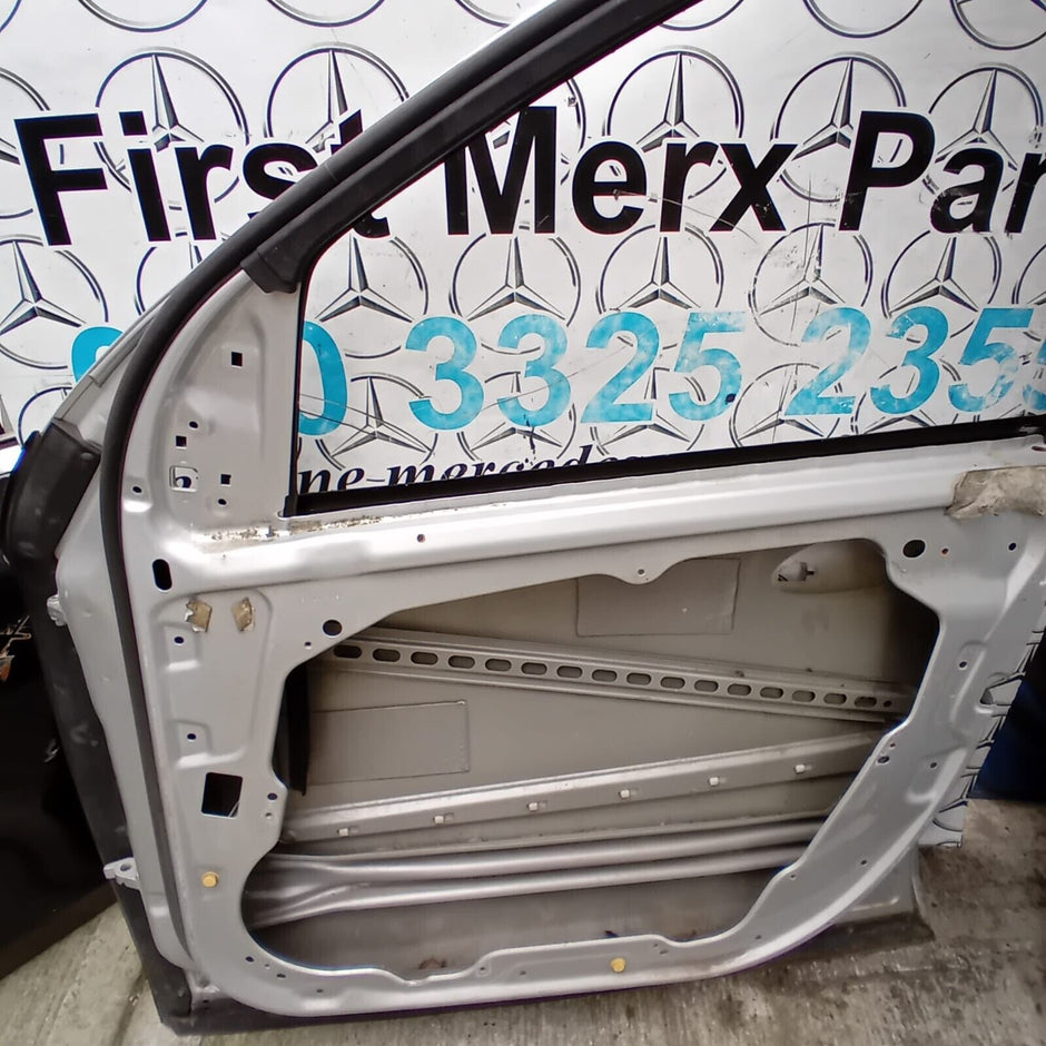 MERCEDES BENZ ML  W164  DRIVER SIDE FRONT DOOR ( OFF SIDE FRONT )