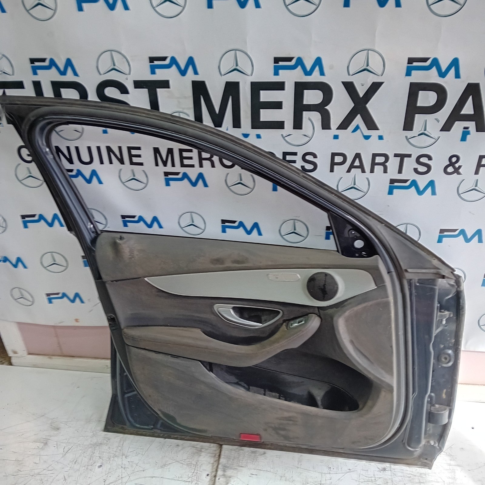 MERCEDES BENZ C-CLASS W205 PASSENGER SIDE FRONT DOOR N/S/F COMPLETE FMD128