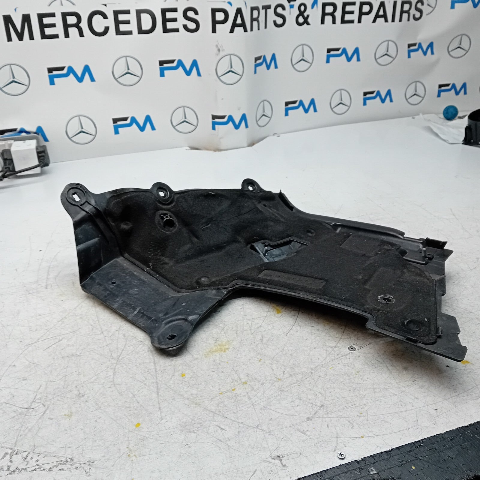 MERCEDES E-CLASS W213 LEFT FENDER SOUND INSULATION A2536208100 2016 FM001480