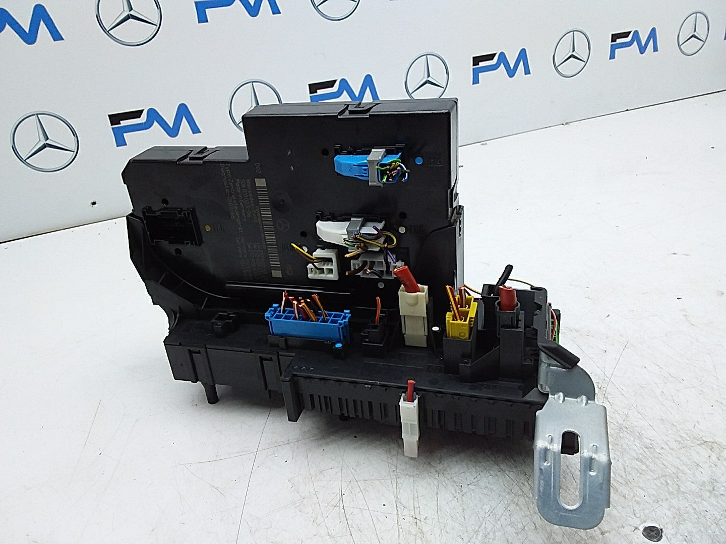 MERCEDES BENZ  E-CLASS W212  FUSE BOX RELAY BOX A2129003822 FMR480