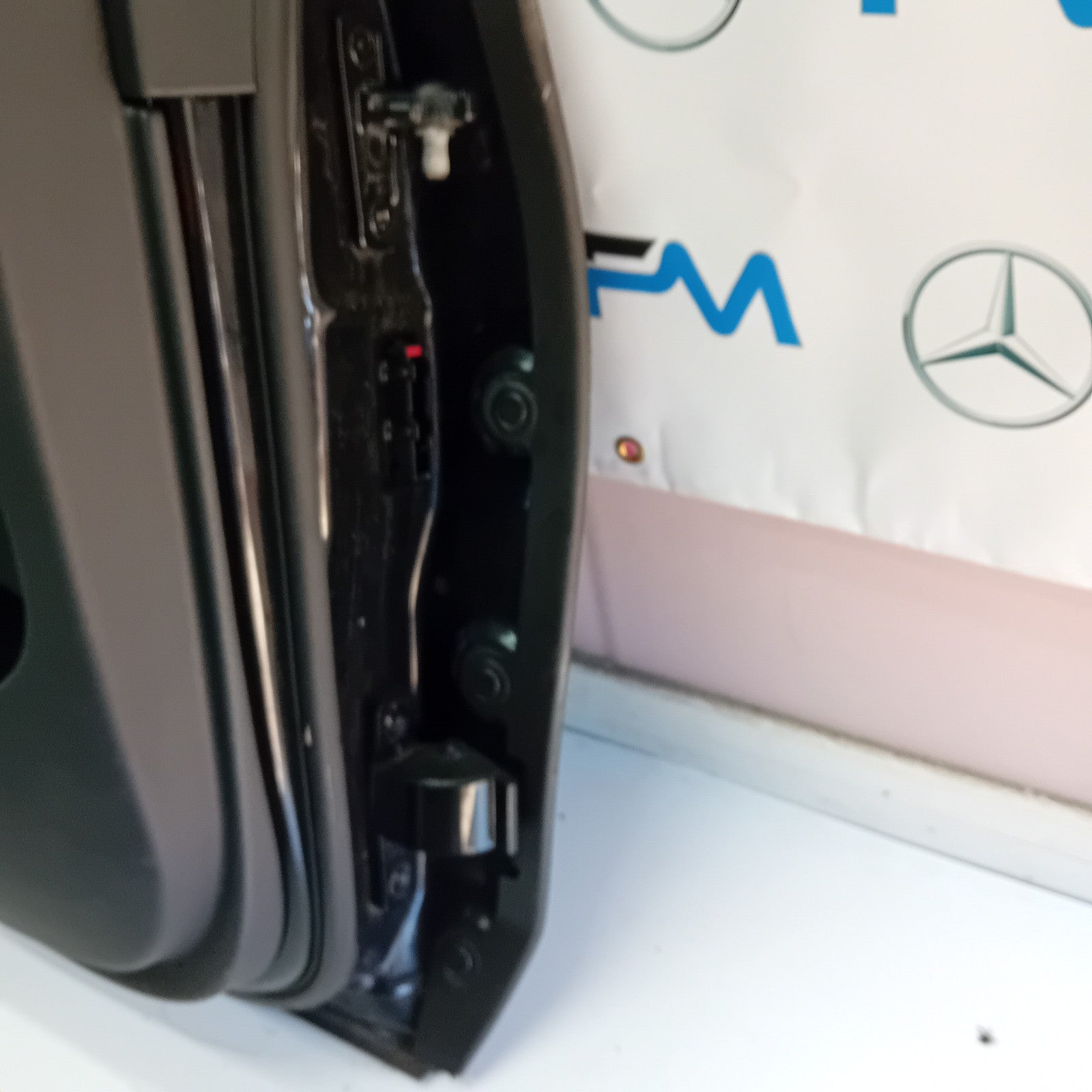 MERCEDES BENZ E-CLASS  W213 PASSENGER SIDE REAR DOOR ( NEAR SIDE REAR ) FM05