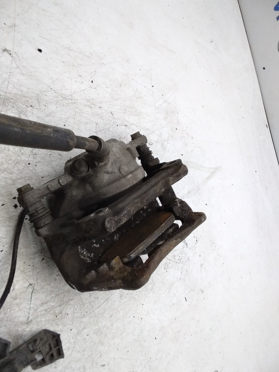 MERCEDES  C-CLASS W205 BRAKE CALIPER FRONT RIGHT  SIDE  FMR146 A2054210001