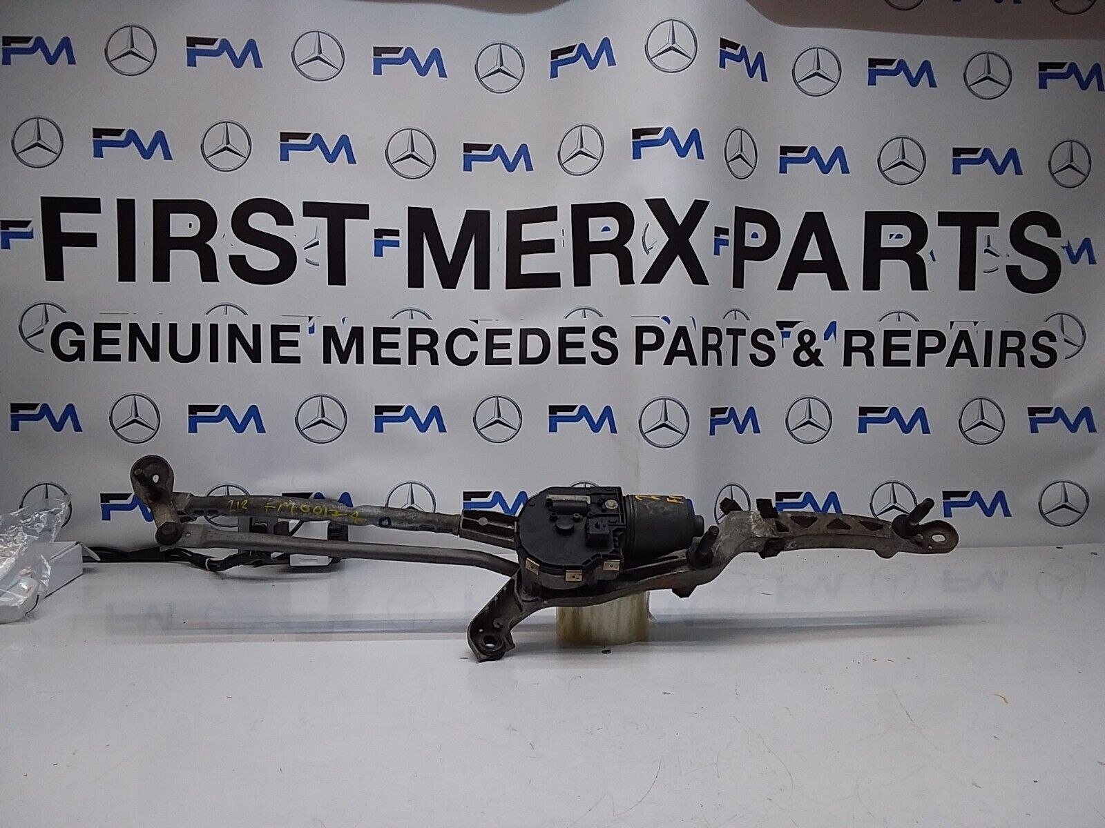 MERCEDES E-CLASS 2011 W212 A2128201340 FRONT WIPER MOTOR  FM00174