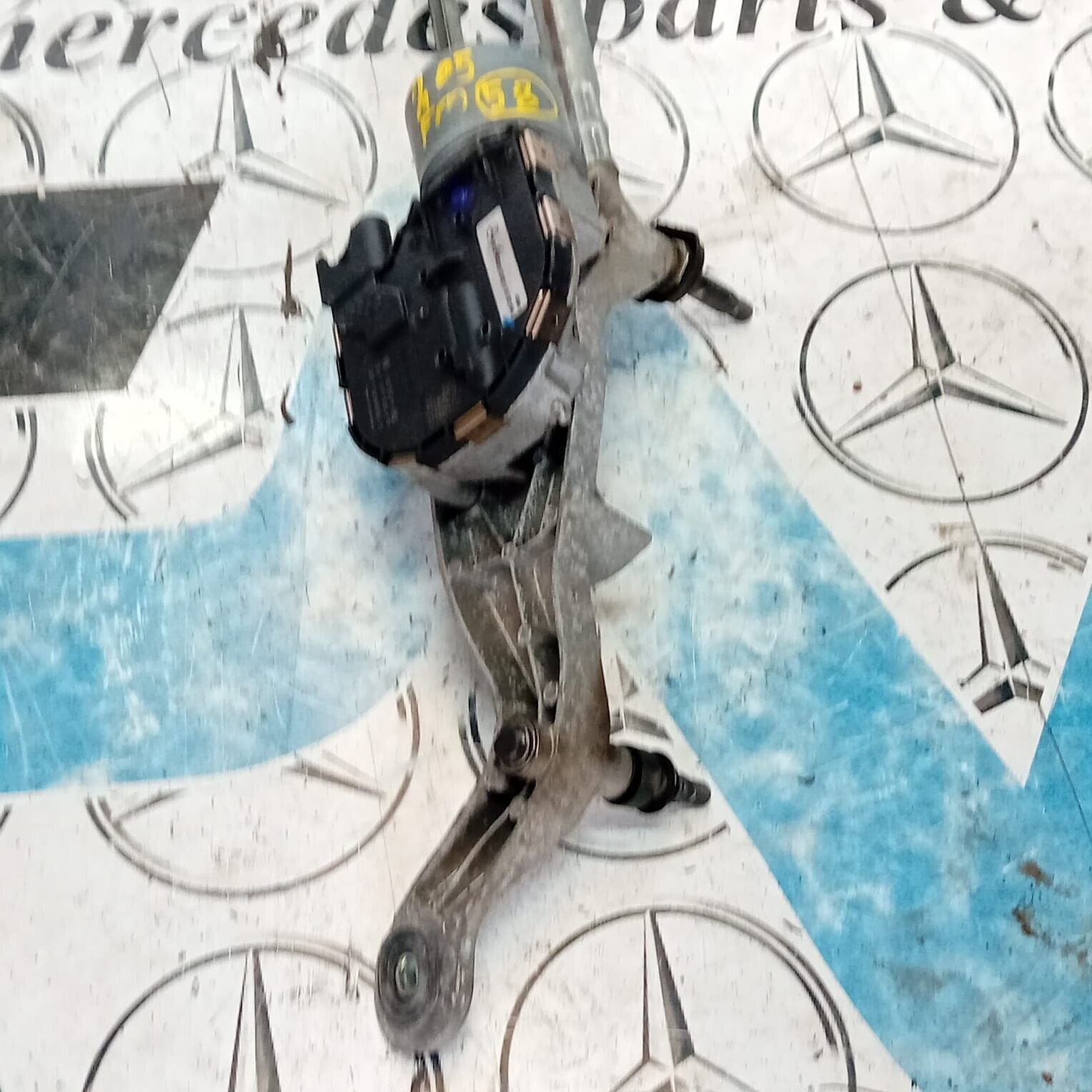 MERCEDES BENZ C-CLASS W205 2014-2018 FRONT WIPER MOTOR AND LINKAGE A2058200940