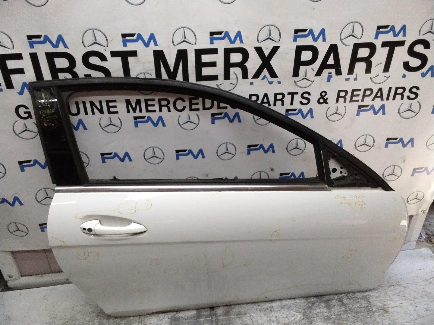 MERCEDES C-CLASS W204 SLN DRIVER FRONT DOOR OSF WHITE 2008-14 COMPLETE FMD544