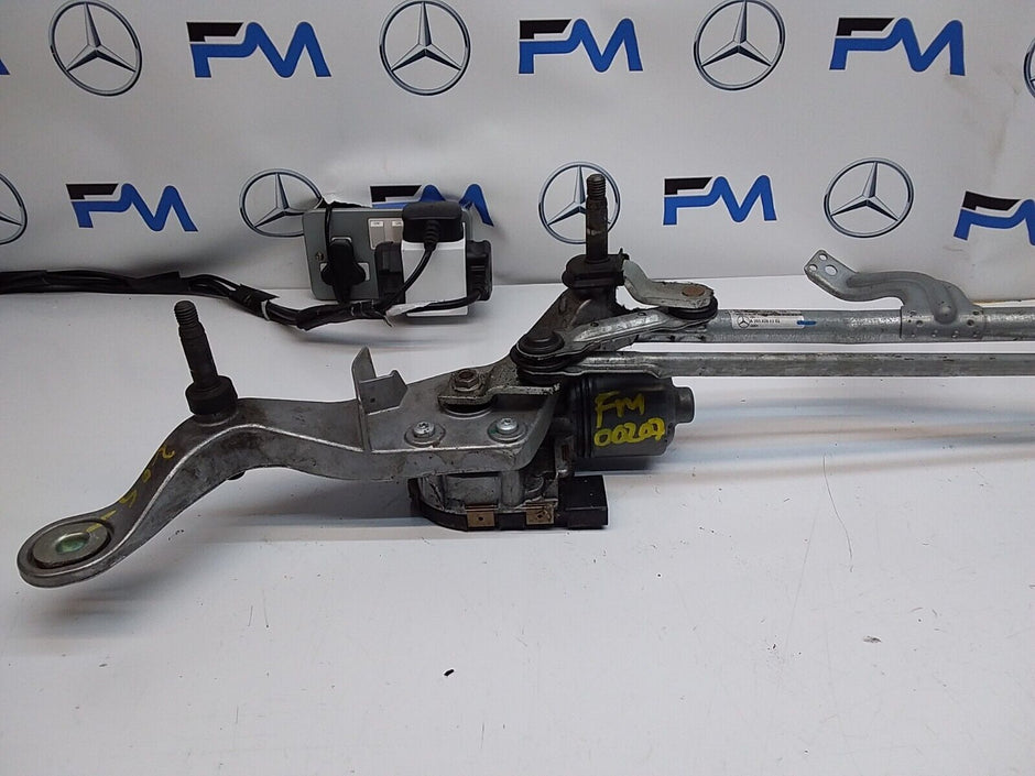 14-21 MERCEDES C CLASS WINDSCREEN WIPER MOTOR & LINKAGE FRONT A2058208202FM00207