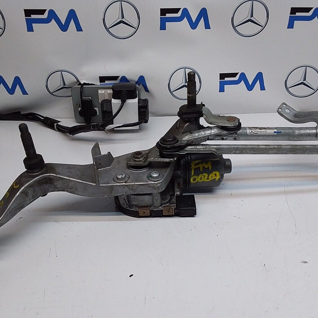 14-21 MERCEDES C CLASS WINDSCREEN WIPER MOTOR & LINKAGE FRONT A2058208202FM00207