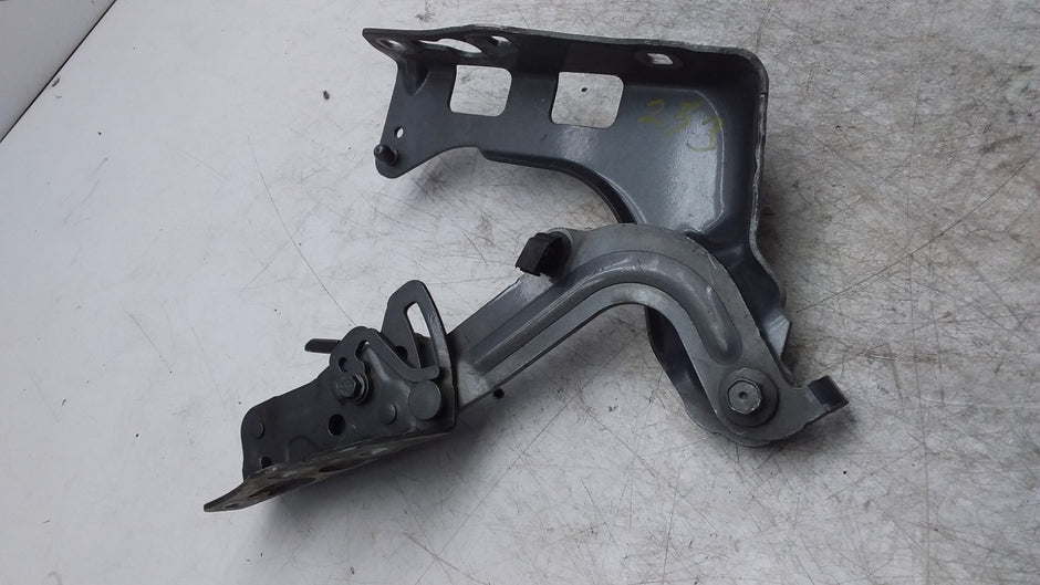 MERCEDES BENZ GLC W253 PASSENGER SIDE BONNET HINGE A2538800128 FMR424