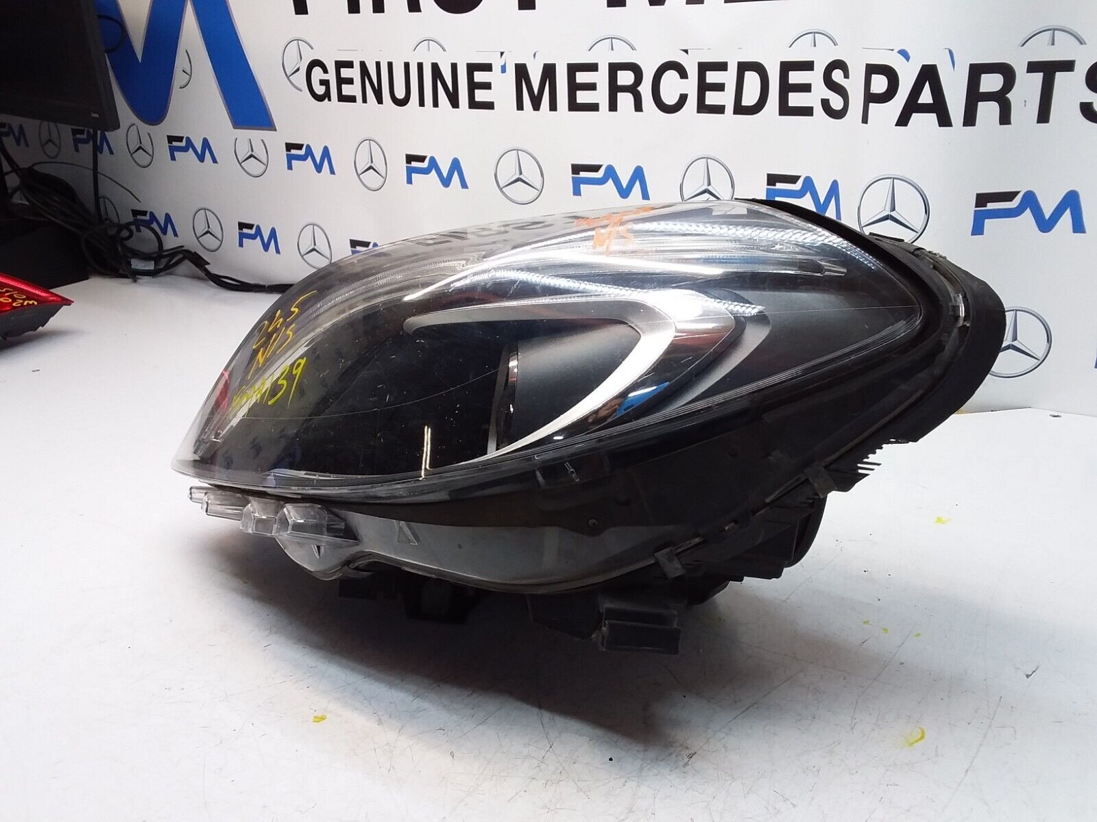 2012 MERCEDES -CLASS W245 W246 HEADLIGHT PASSENGER N/S A2468207361 FMH139 