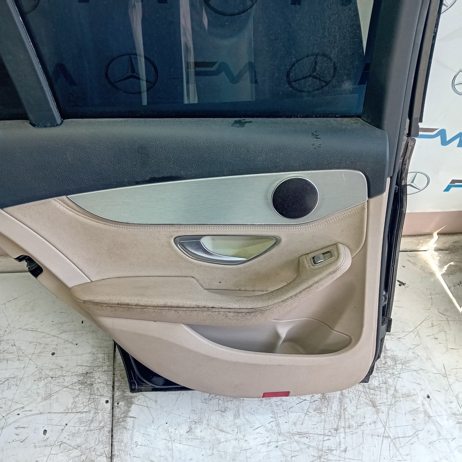 MERDEDES C- CLASS W205 PASSENGER SIDE REAR DOOR NSR BLAC 2014 ON COMPLETE FMD180