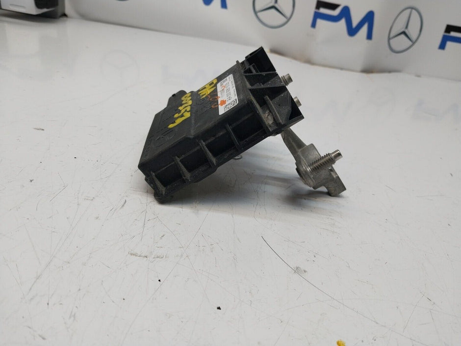 Mercedes W213 W205 W218 W238 W253 Negative Battery Tray Clamp A0009061505FM00253