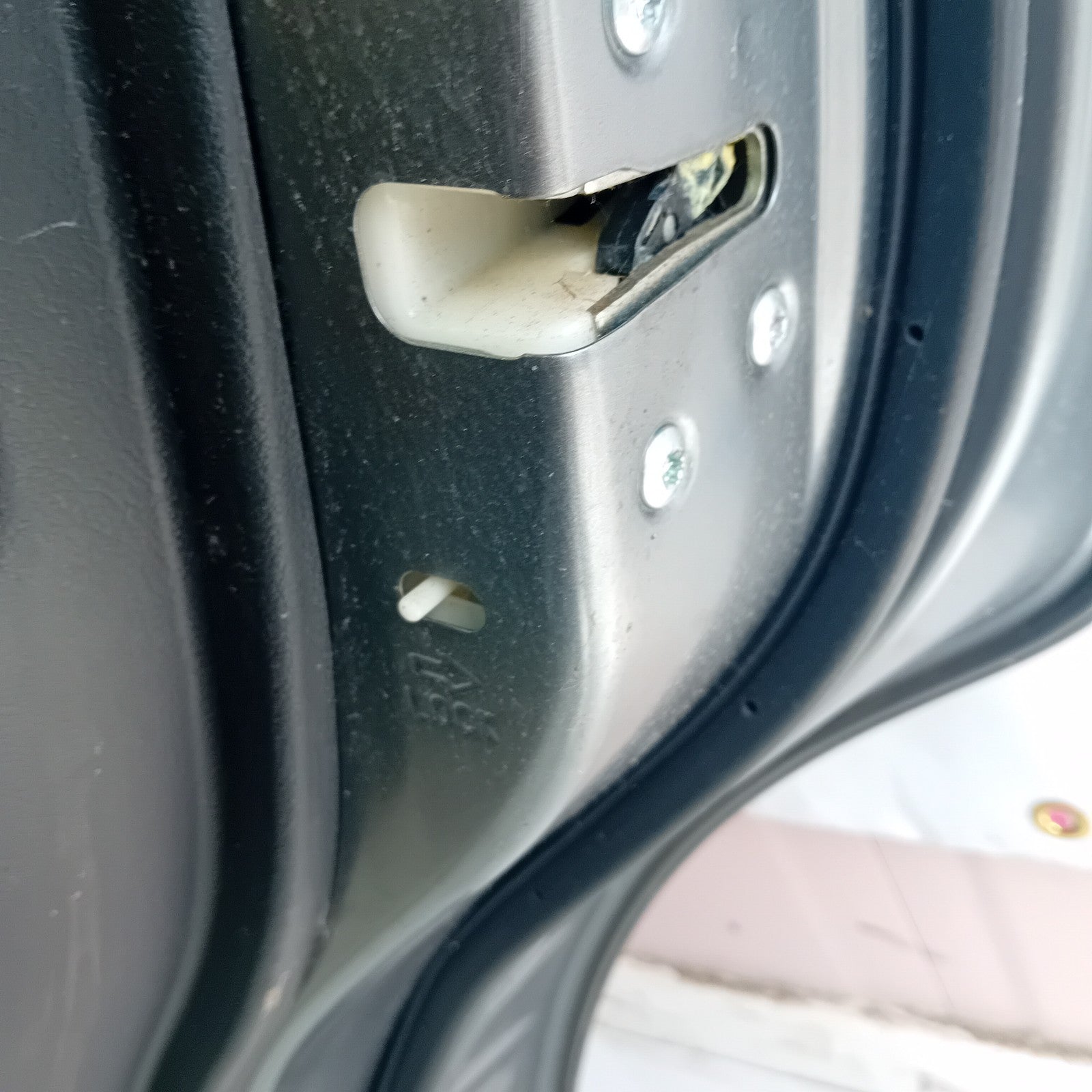 MITSUBISHI OUTLANDER MK3 DRIVER SIDE REAR DOOR OSR GREY 2013 ON COMPLETE FMD178