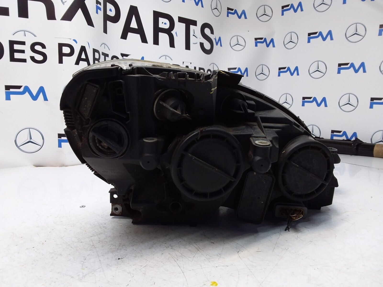2008 ONWARDS MERCEDES C CLASS W204 HEADLIGHT PRE FACELIFT PASSENGER NS FMH104