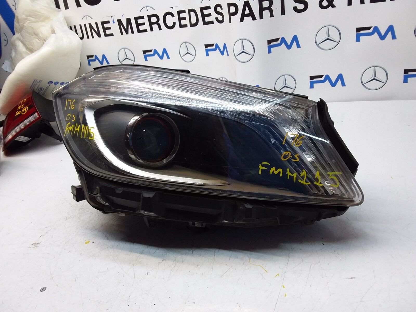 2015 MERCEDES A-CLASS W176 COMPLETE HEADLIGHT DRIVER SIDE OS A1768204561 FMH115