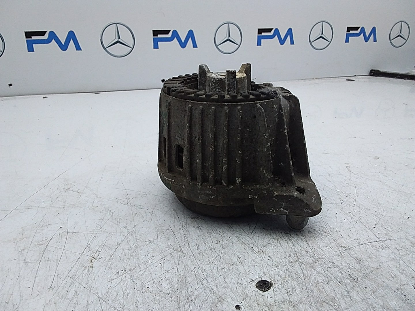 MERCEDES BENZ  E-CLASS W212  ENGINE MOUNT LEFT NS A2122404117 FMR320