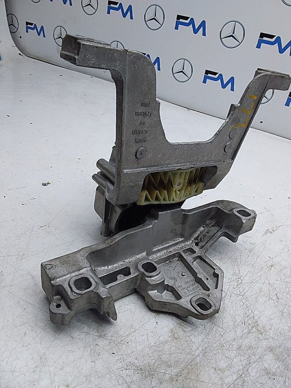 MERCEDES A-CLASS W177 ENGINE MOUNT BRACKET SUPPORT RIGHT A2472401800 FMR260