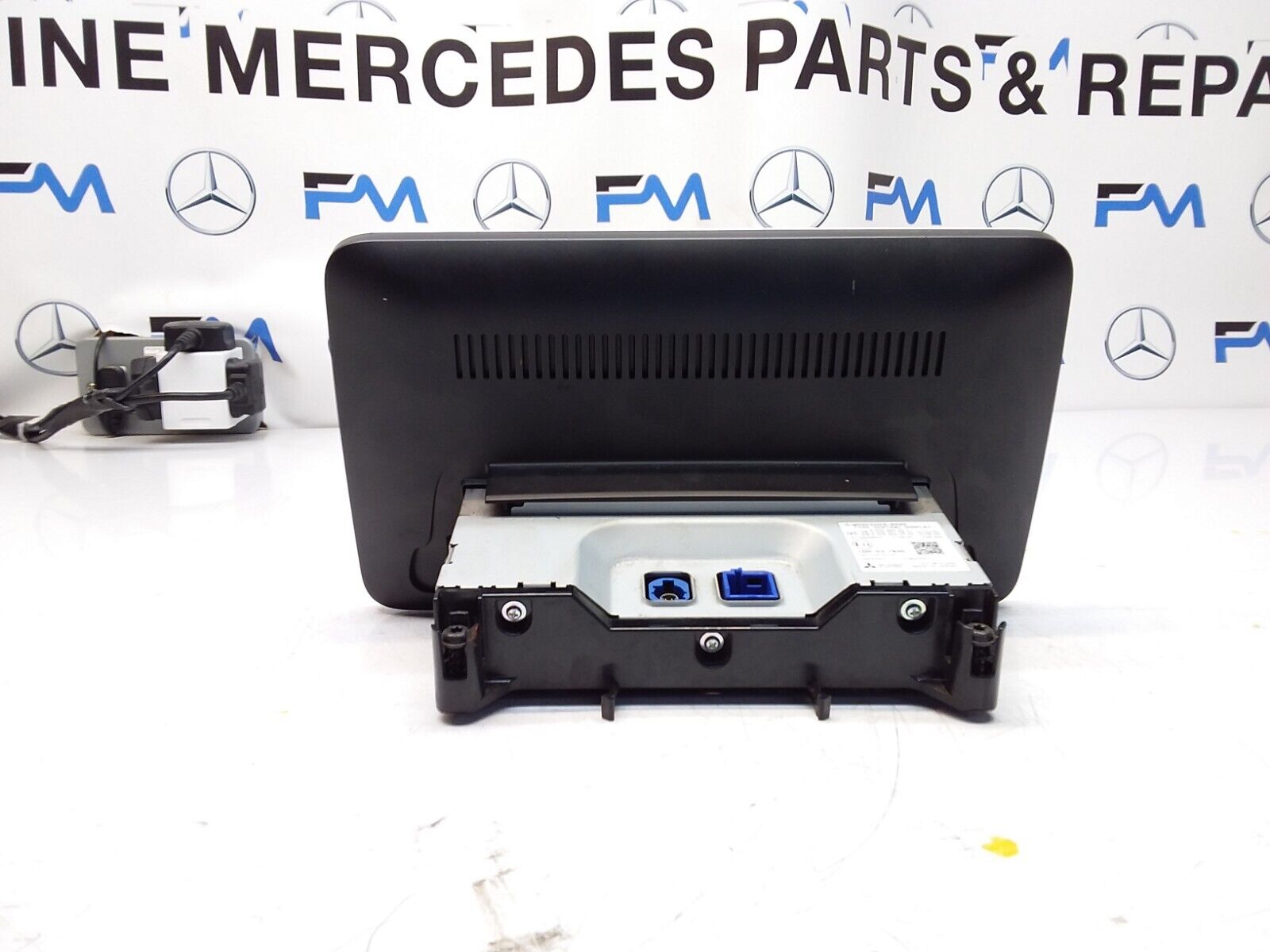 MERCEDES C-CLASS W205 2014-2018 SAT NAV MULTIMEDIA SCREEN A2059002211 FM00694
