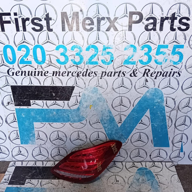 MERCEDES BENZ C-CLASS W205 SALOON REAR DRIVER SIDE ( OFF SIDE ) TAIL LIGHT