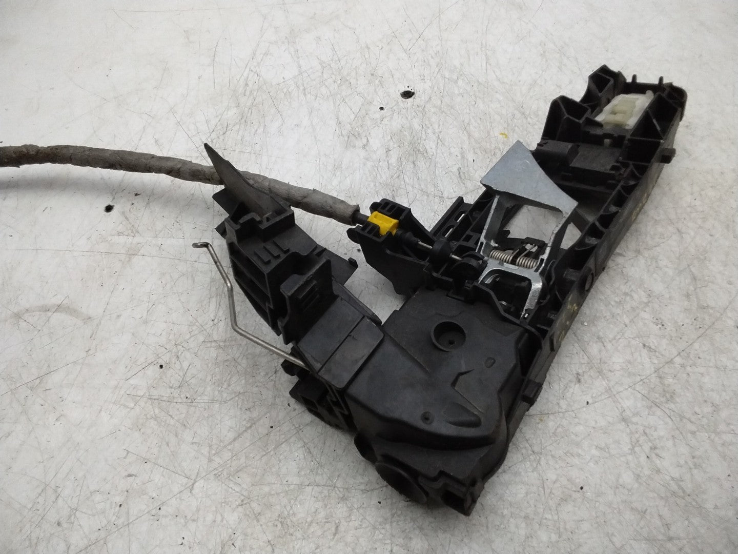 MERCEDES MERCEDES C-CLASS W205 FRONT RIGHT DOOR HANDLE BRACKET A0997604600 FMR40