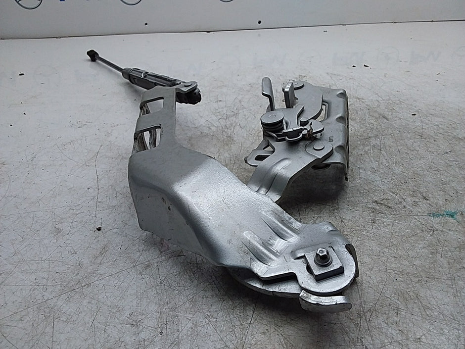 MERCEDES BENZ  C-CLASS W205 BONNET HINGE LEFT PASSENGER SIDE A2058800828 FMR475