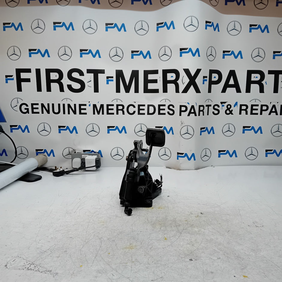 MERCEDES B-CLASS W246 CLUTCH PEDAL WITH CYLIBDER A2462900619 2015  FM001477