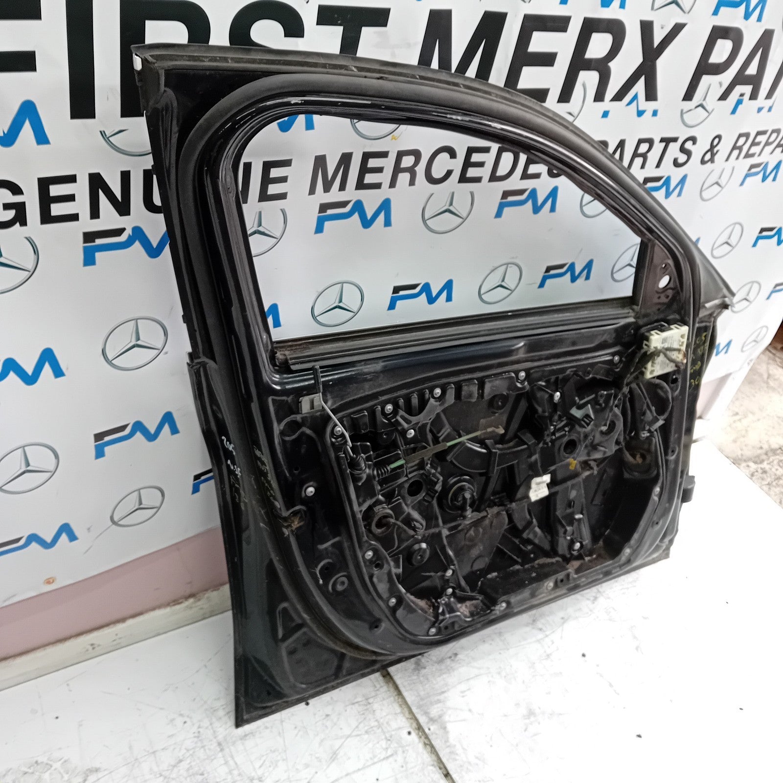 MERCEDES BENZ C-CLASS W205 PASSENGER SIDE FRONT DOOR N/S/F  BLACK FMD130