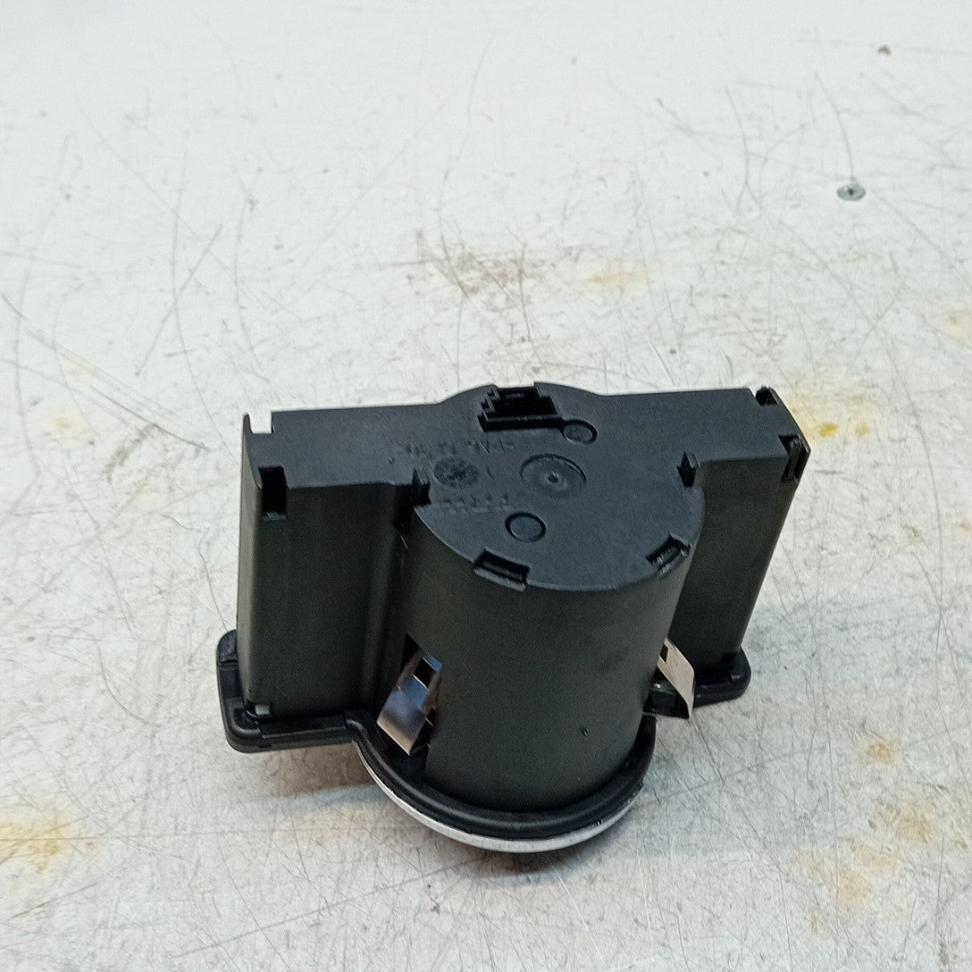 MERCEDES C-CLASS W205 HEADLIGHT CONTROL SWITCH 2014 A2045453004 FM001563