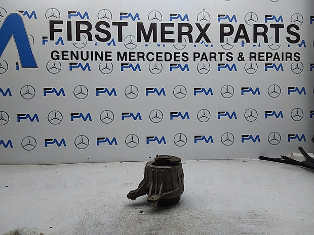 MERCEDES BENZ  C-CLASS  W205  ENGINE MOUNT RIGHT OS A2052406717 FMR359