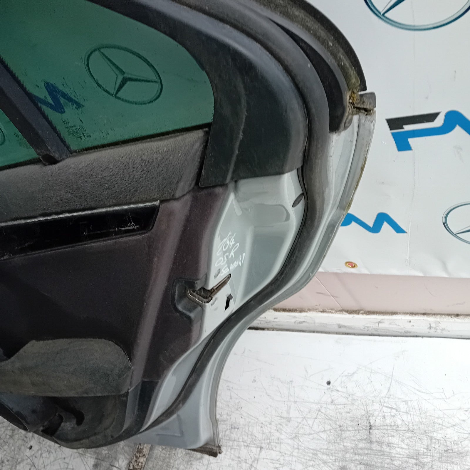 MERCEDES C-CLASS W204 SLN DRIVER REAR DOOR OSR SILVER 2008-2014 COMPLETE FMD442
