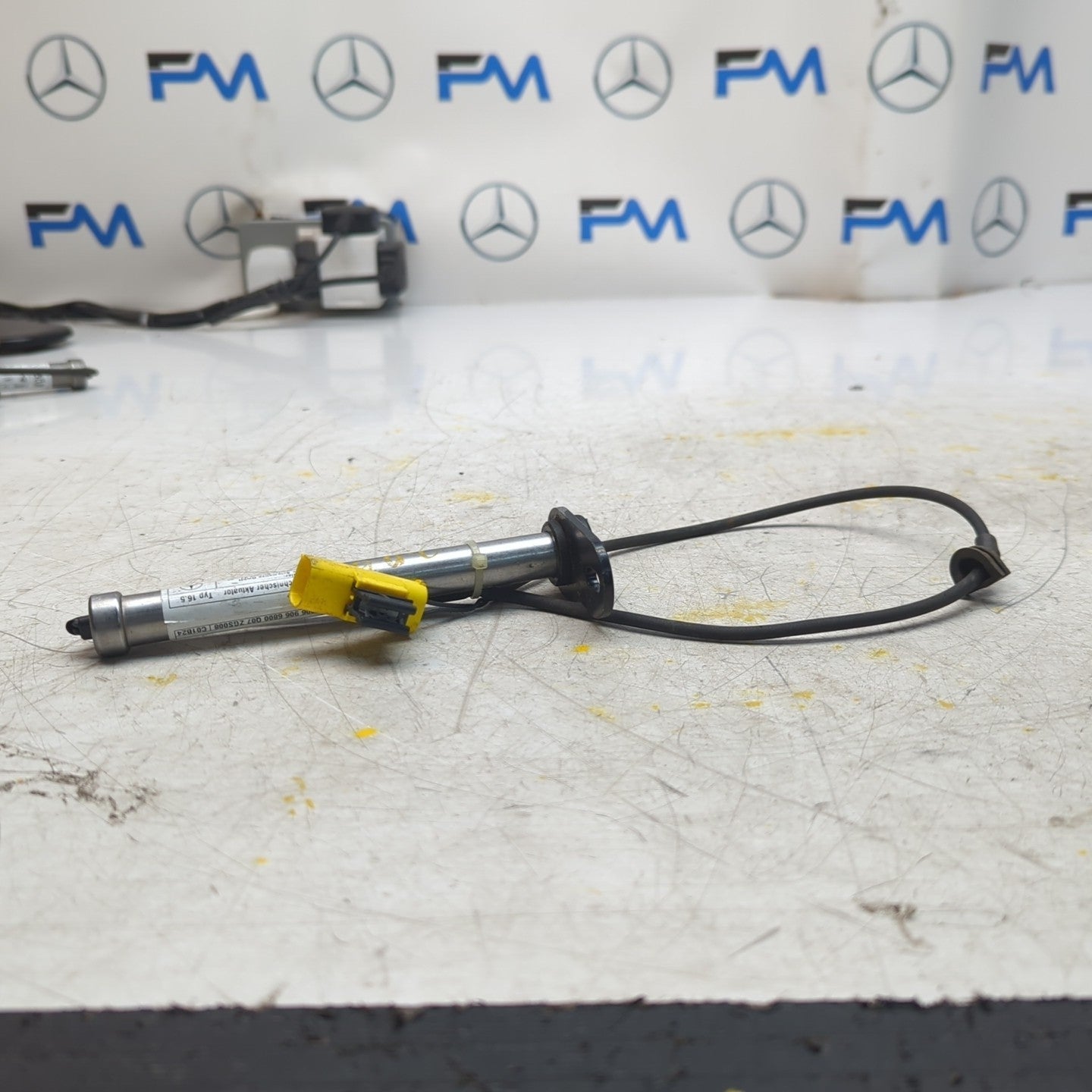 MERCEDES C CLASS W206 BONNET PEDESTRIAN ACTUATOR A2069066800 2017 FM001433