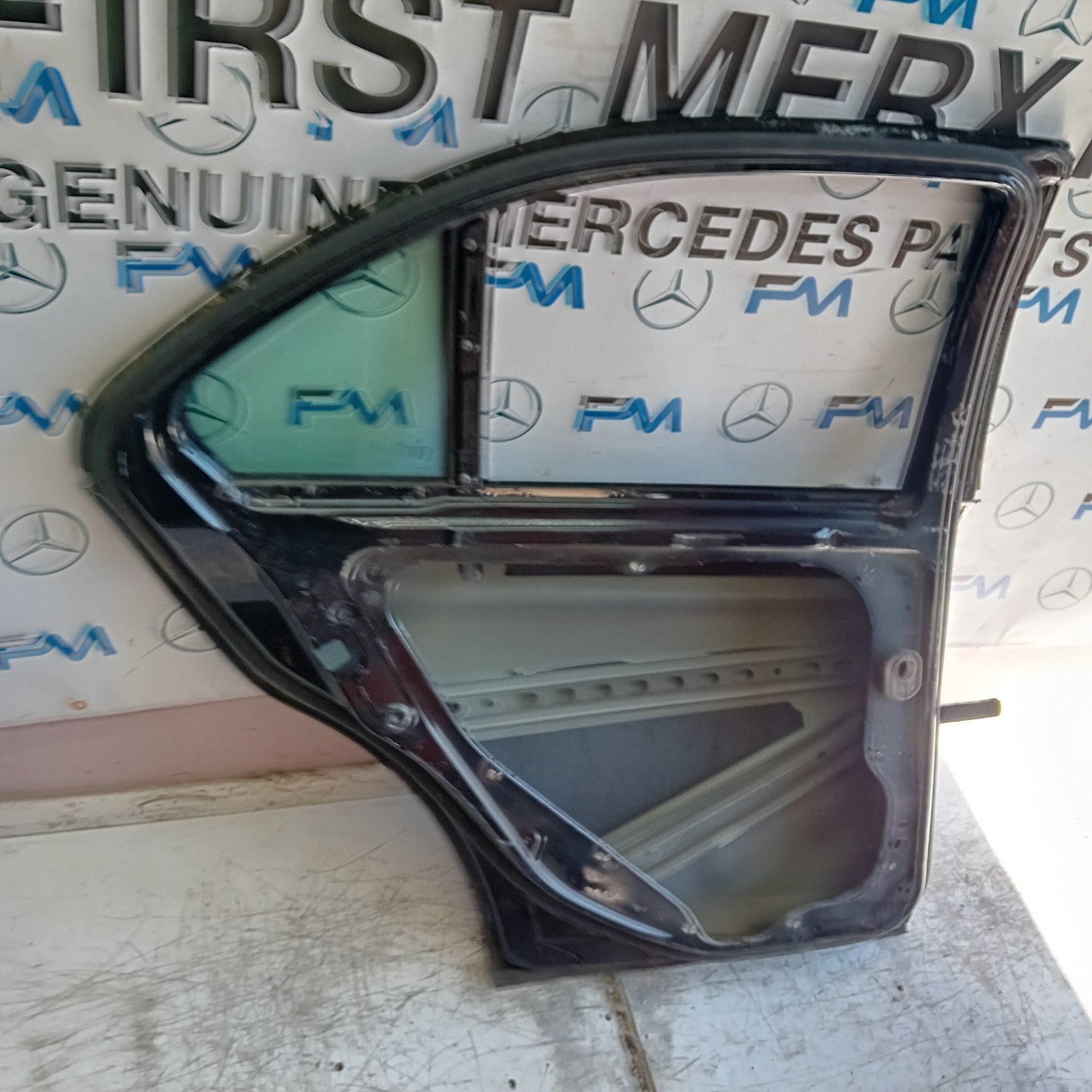 MERCEDES  BENZ  C-CLASS W204 SLN DRIVER REAR DOOR ISR BLUE 2008-14 FMD460