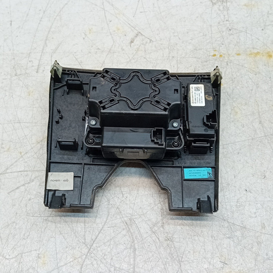 MERCEDES E CLASS W212  SAT NAV MULTIMEDIA  SWITCH A2126806993 2016 FM001550
