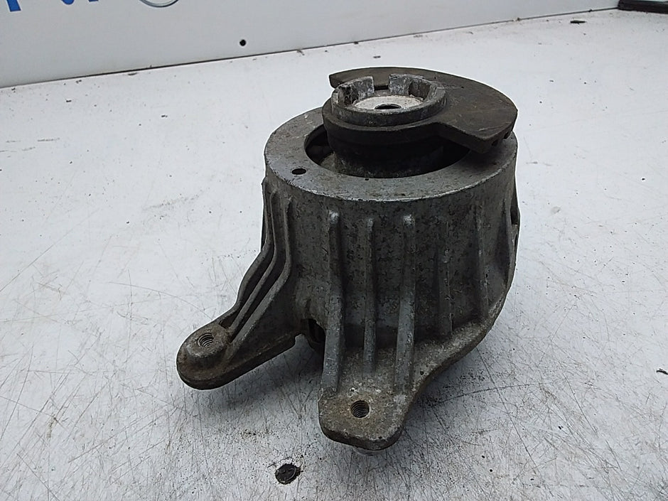 MERCEDES BENZ  C-CLASS  W205  ENGINE MOUNT RIGHT OS A2052406717 FMR359