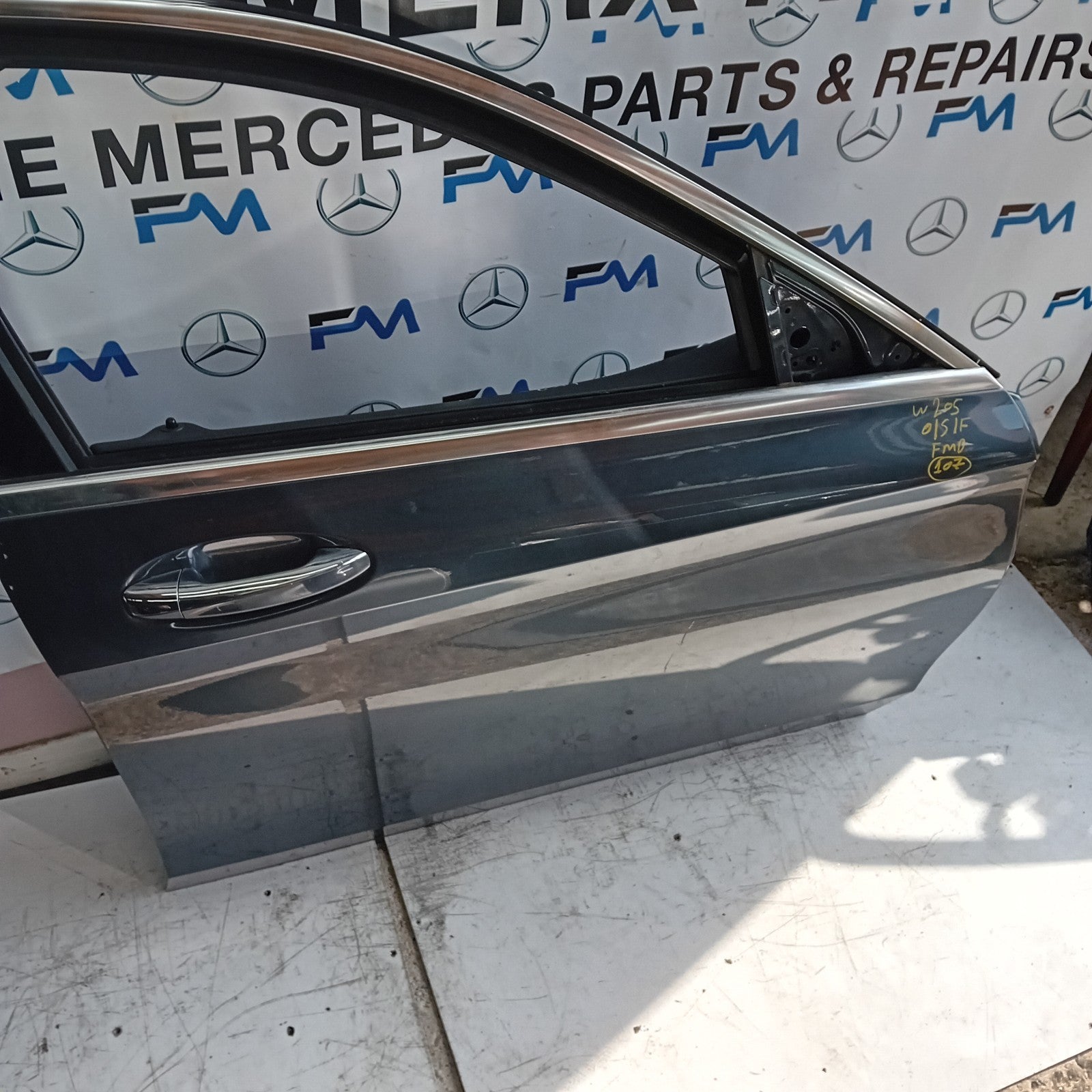 MERCEDES BENZ  C-CLASS W2O5 DRIVER SIDE FRONT DOOR O/S/F COMPLETE GREY FMD107