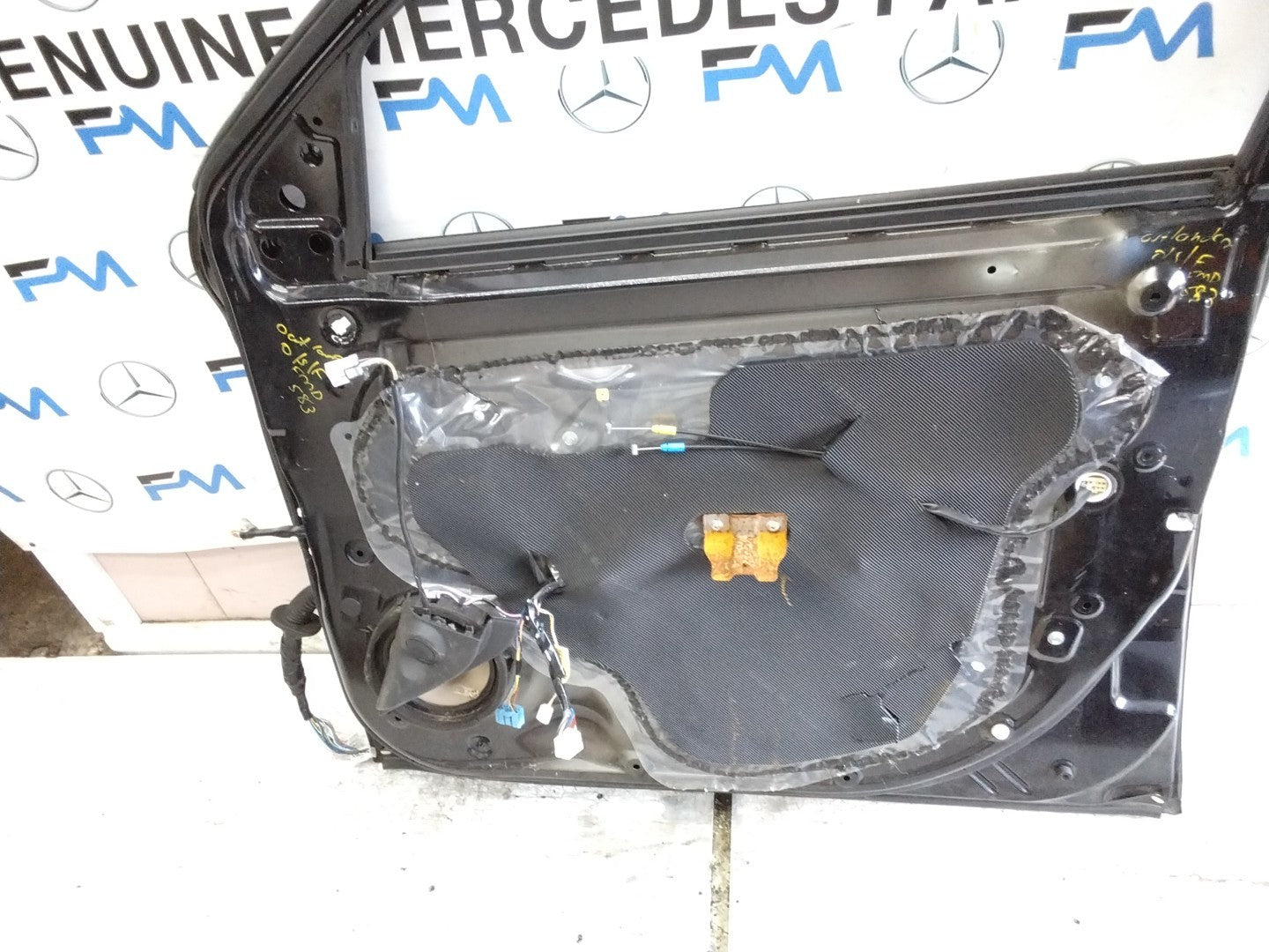 MITSUBISHI OUTLANDER DRIVER FRONT DOOR OSF BLACK  FMD583