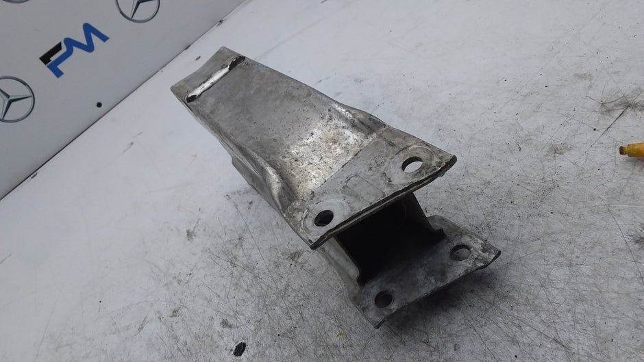 MERCEDES BENZ  C-CLASS W204 LEFT SIDE FRONT CRASH BAR SUPPORT A2046201195 FMR408