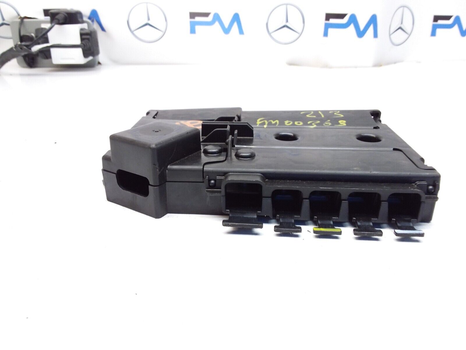 Mercedes E-Class W213 Front Inboard Fuxebox Module Unit A2135406200 FM00363