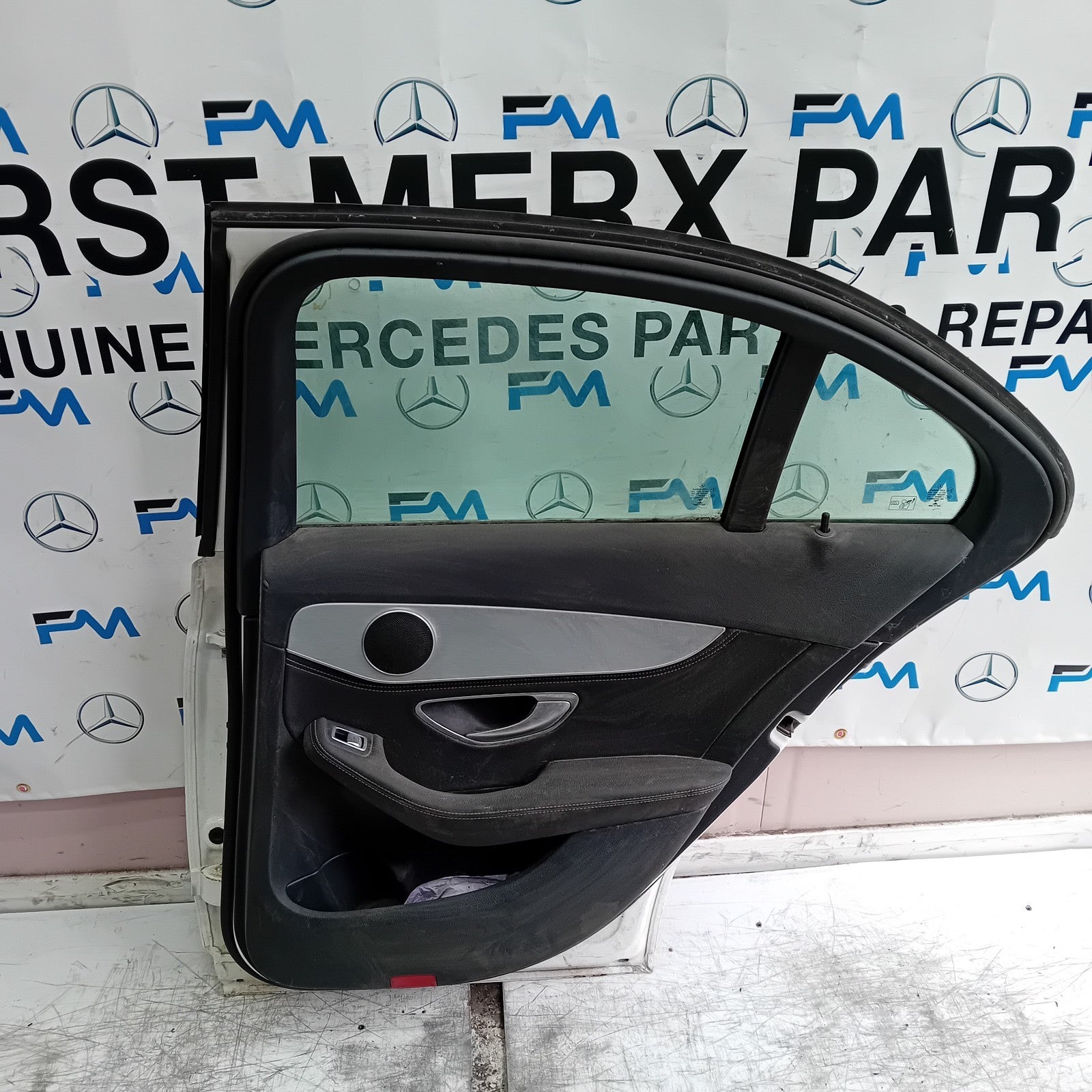 MERCEDES C-CLASS W205 DRIVER REAR DOOR OSR WHITE 2014 ON COMPLETE FMD446