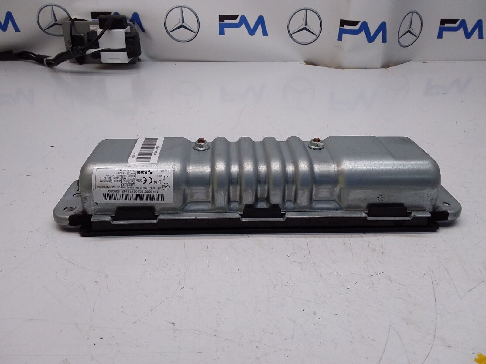 2019 MERCEDES BENZ A-CLASS W177 DRIVER SIDE KNEE AIRBAG A1778600102 FM00326