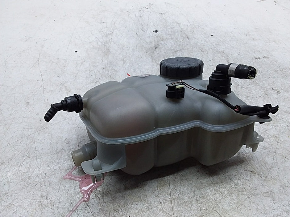 MERCEDES BENZ  B-CLASS W247 COOLANT EXPANSION TANK A2475000049 FMR471