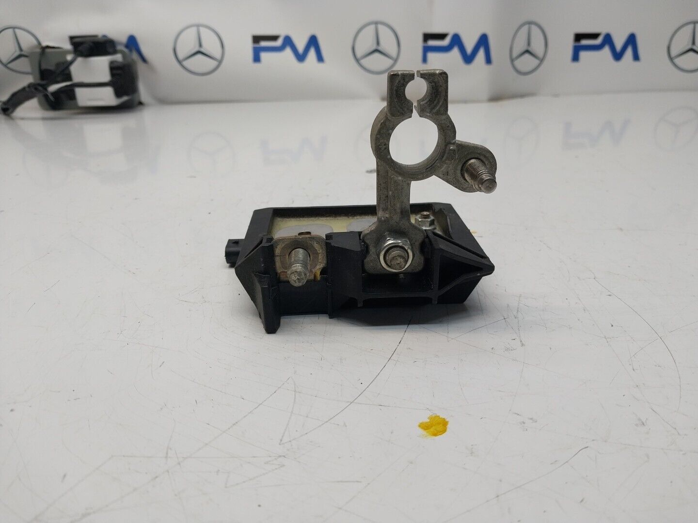 Mercedes W213 W205 W218 W238 W253 Negative Battery Tray Clamp A0009061505FM00247