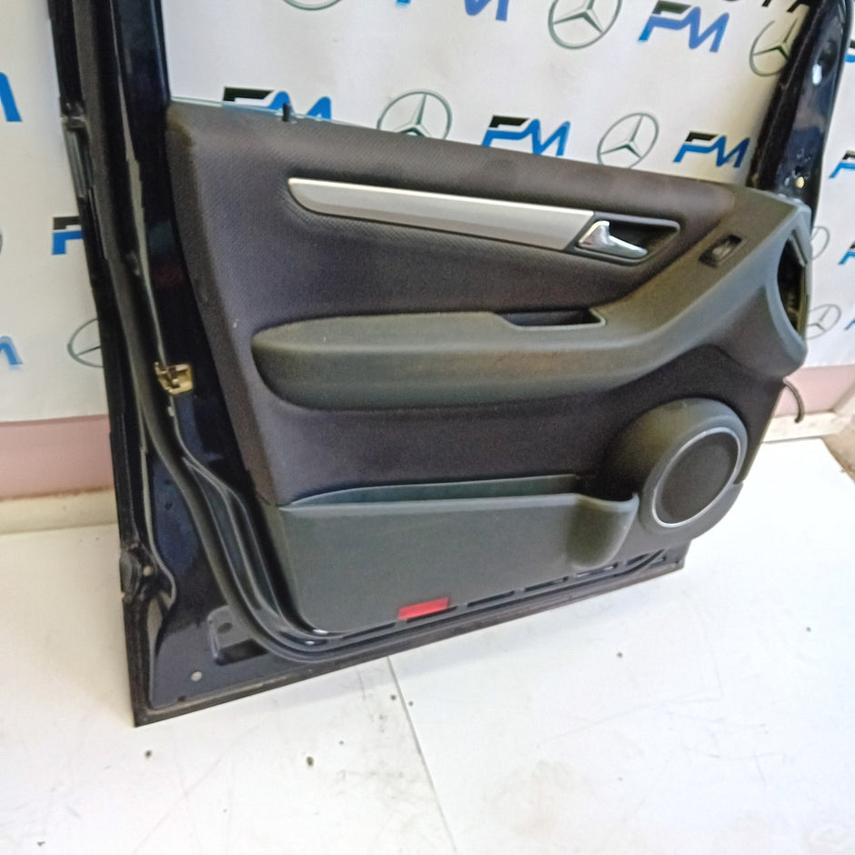 MERCEDES BENZ B-CLASS W245 PASSENGER SIDE FRONT DOOR ( NEAR SIDE FRONT ) FM012
