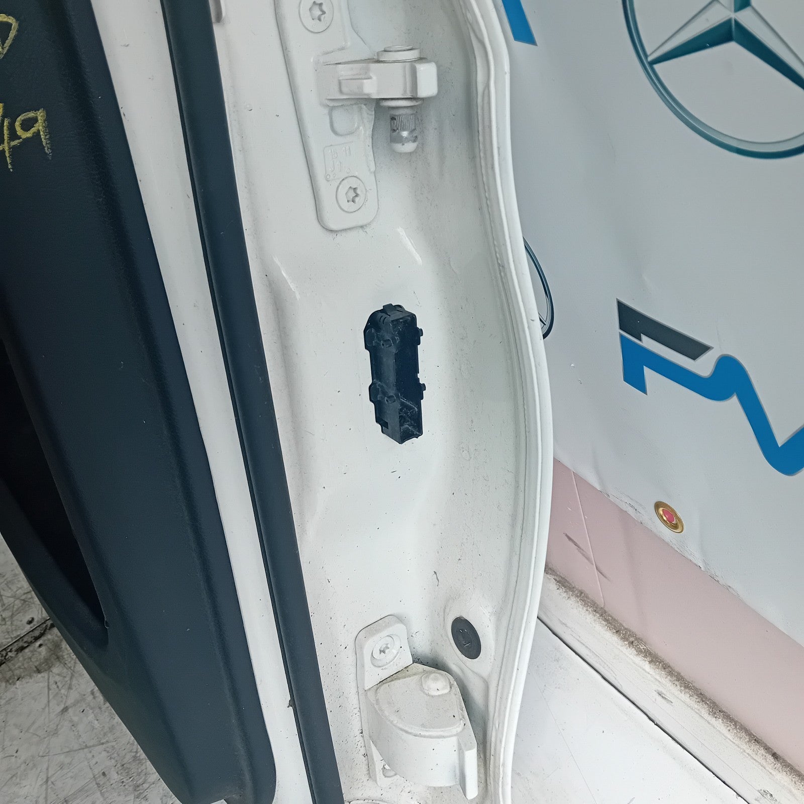 MERCEDES BENZ C-CLASS W205 PASSENGER SIDE REAR DOOR N/S/R WHITE  COMPLETE FMD149